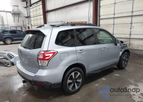 2017 Subaru Forester 2.5I Premium z USA, uszkodzony, nr VIN JF2SJAEC7HH447163